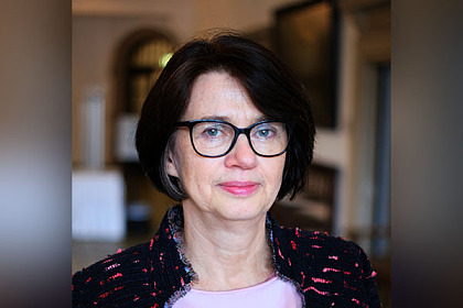 Portrait von Senatorin Claudia Bernhard