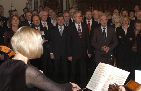 Bürgermeister Jens Böhrnsen und Bürgerschaftspräsident Christian Weber (Bildmitte) während des Neujahrsempfangs