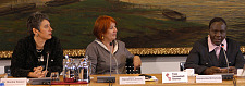Bei der Pressekonferenz im Rathaus (von links): Dr. Monika Hauser, Bürgermeisterin Karoline Linnert und Immaculée Birhaheka