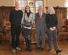 Bildtermin in der Oberen Rathaushalle: (von rechts) Marlene Streeruwitz, Michael Sieber, Kulturstaatsrätin Carmen Emigholz und Joachim Meyerhoff