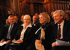 Gastrednerin Dr. Rosemarie Wilcken (2. von links), Friedrich Wilhelm Wilcken, Birgit Rüst und Bürgermeister Jens Böhrnsen