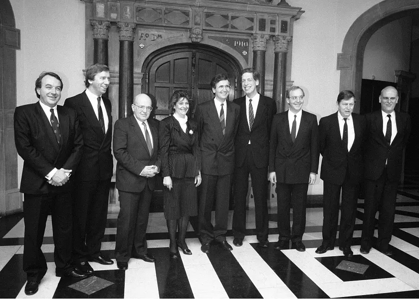 Senatoren von links: Senator Uwe Beckmeyer a.D., Senator Bernd Meyer a.D., Senator Horst-Werner Franke a.D., Senatorin Eva-Maria Lemke-Schulte a.D., Bürgermeister Klaus Wedemeier a.D., Bürgermeister Dr. Henning Scherf a.D., Senator Volker Kröning a.D., Senator Claus Grobecker a.D., Senator Konrad Kunick a.D.