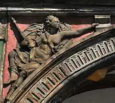 Ein Bild vom linken Zwickel des ersten Arkadenbogens