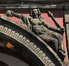 Ein Bild vom rechten Zwickel des ersten Arkadenbogens