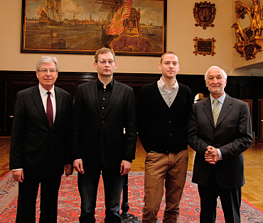 Literaturpreisverleihung im Bremer Rathaus: Bürgermeister Jens Böhrnsen, die Preisträger Clemens Meyer und Roman Ehrlich sowie Michael Sieber, Vorstandsvorsitzender der Rudolf-Alexander-Schröder-Stiftung