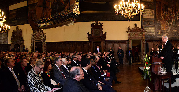 Bürgermeister Jens Böhrnsen spricht in der Oberen Rathaushalle zu den Gästen des Neujahrsempfangs