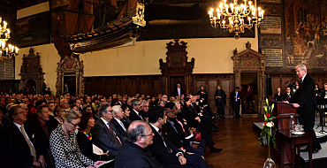 Bürgermeister Jens Böhrnsen spricht in der Oberen Rathaushalle zu den Gästen des Neujahrsempfangs