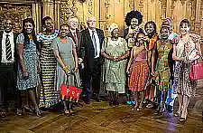 Gruppenbild mit Preisträgerin Stella Agara.