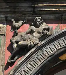 Ein Bild vom linken Zwickel des zweiten Arkadebogens - Frauenfigur