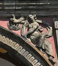 Ein Bild vom rechten Zwickel des zweiten Arkadebogens - Frauenfigur