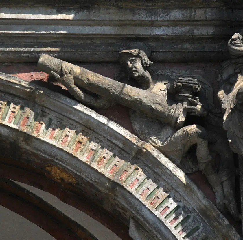 Ein Bild vom rechten Zwickel des vierten Arkadebogens