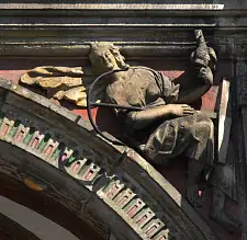 Ein Bild vom rechten Zwickel des achten Arkadebogen