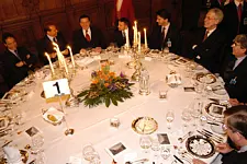 Ein Bild von den Gästen beim Bankett