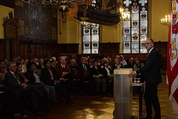 Das Foto zeigt Laudator Dr. Bernd Bornhorst (VENRO) anlässlich der Vergabe des Solidaritätspreises 2019 im Bremer Rathaus. | Copyright: BBEE