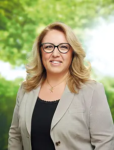 Foto von Senatorin Özlem Ünsal