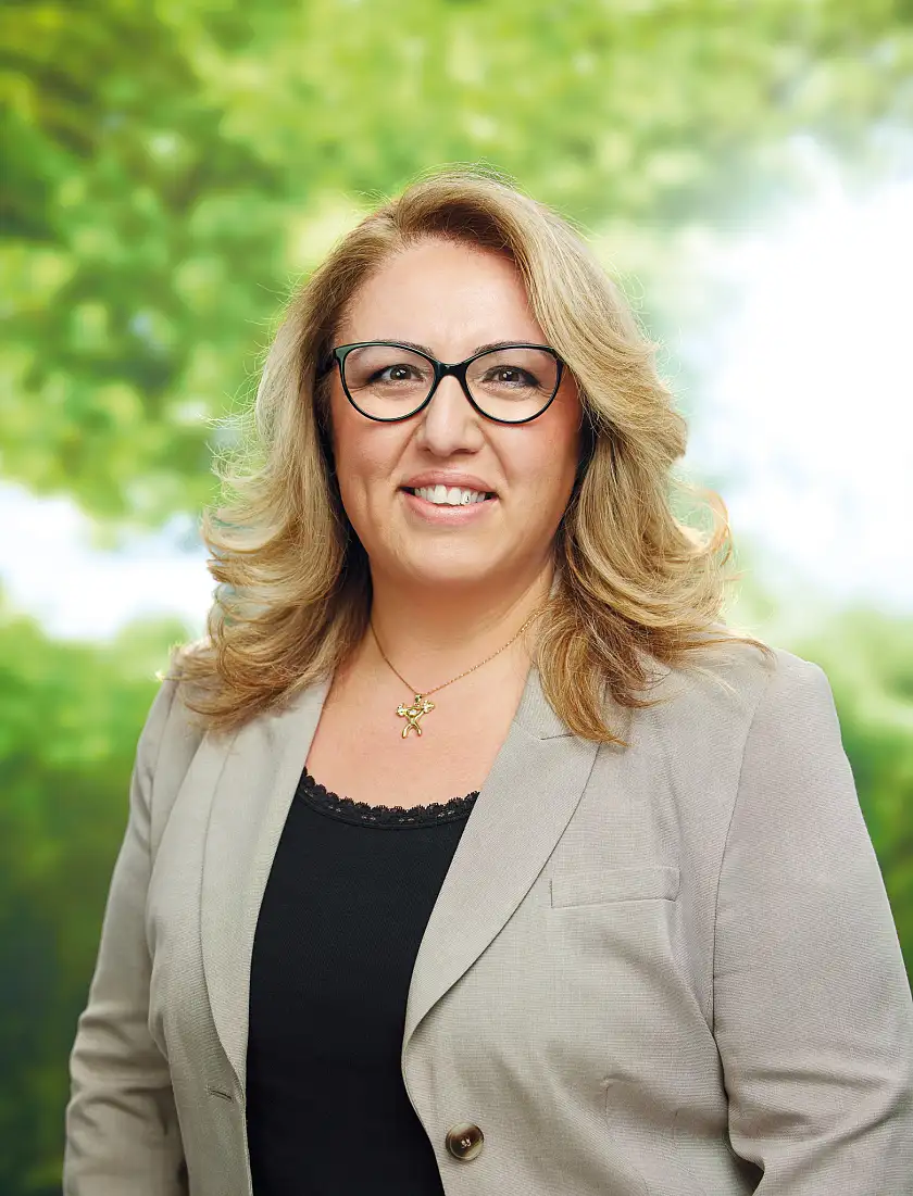 Foto von Senatorin Özlem Ünsal