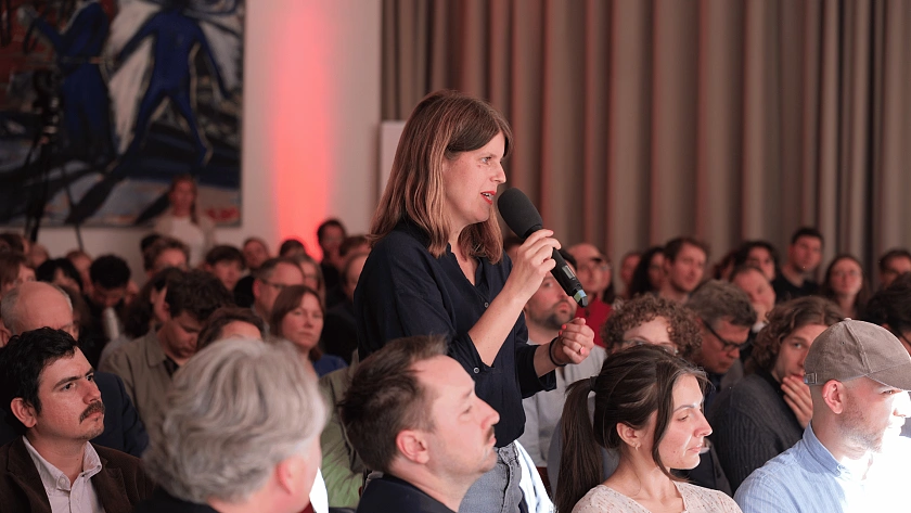 Von den Besucherinnen und Besuchern der Podiumsdiskussion worden auch Fragen gestellt.