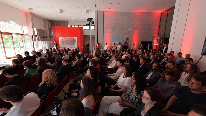 Die Podiumsdiskussion in der Landesvertretung war sehr gut besucht.