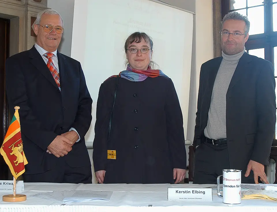 Die Projektpartner von "Bremen hilft" (v. li.) Klaus Kriwat (Honorarkonsul Sri Lanka), Kerstin Elbing (terre des hommes) und Stefan Reuter (BORDA) .