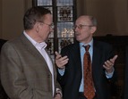 Bildungssenator Willi Lemke (rechts) im Gespräch 