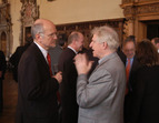 Staatsrat Hubert Schulte im Gespräch mit seinem Vorgänger Reinhard Hoffmann.