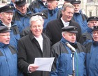 Bürgermeister Jens Böhrnsen und Ministerpräsident Christian Wulff singen gemeinsam mit dem Shantychor Brinkum