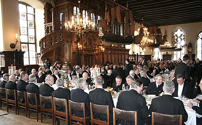 Blick in die Obere Rathaushalle beim Einsetzen der Suppe
