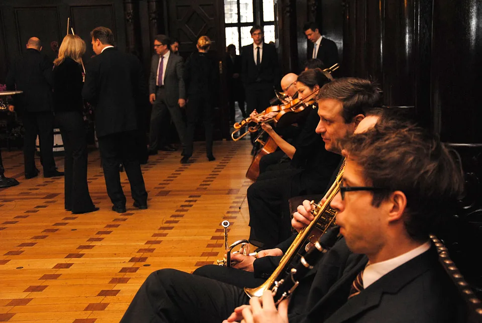 Die Musiker der Bremer Philharmoniker bereiten sich vor