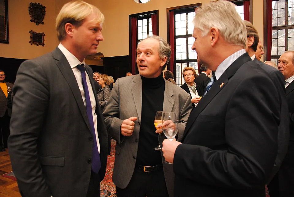 Ortsamtsleiter Ulrich Schl&uuml;ter (Mitte) im Gespr&auml;ch