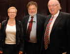 Senatorin Eva Quante-Brandt, Professor Remo Ruffini von der Universität Sapienza und Professor Manfred Fuchs von OHB Systems AG