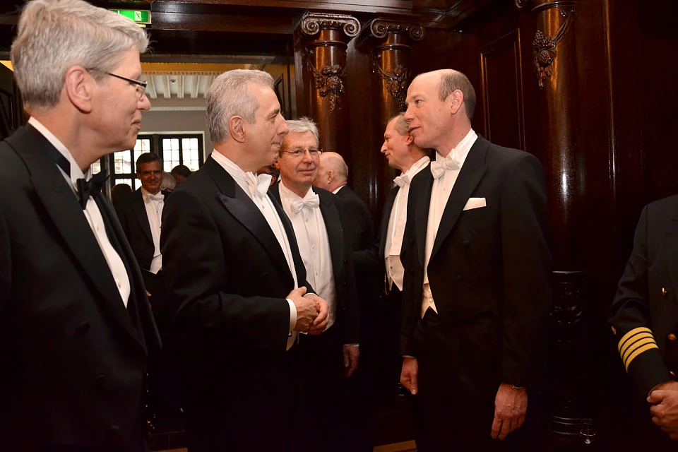 Die Schaffer begr&uuml;&szlig;en den Ehrengast, Ministerpr&auml;sident Stanislaw Tillich (2. von links) und B&uuml;rgermeister Jens B&ouml;hrnsen