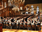 Blick in die Obere Rathaushalle während der 468. Schaffermahlzeit