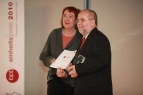 Bürgermeisterin Karoline Linnert zeichnete Herrn Alexander Latotzky mit dem einheitspreis in der Kategorie Mensch aus (02.10.2010)