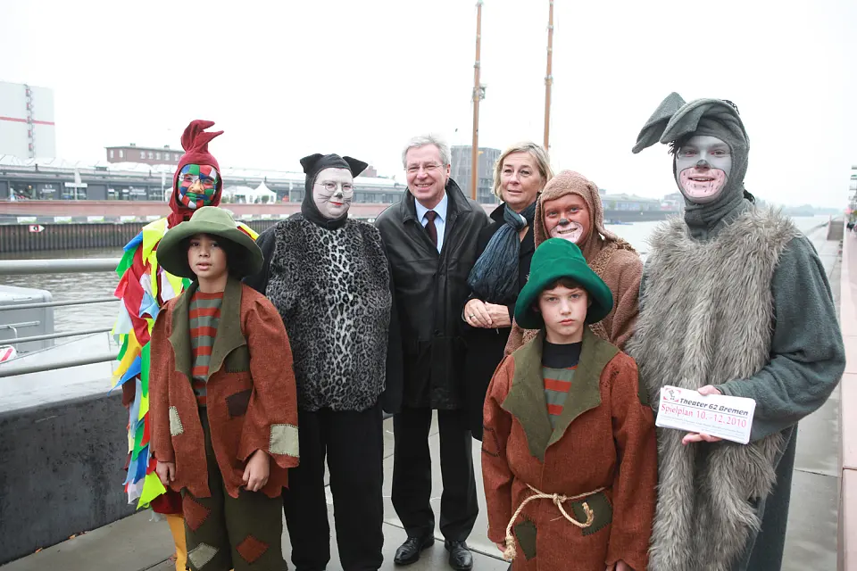 Der B&uuml;rgermeister trifft die Bremer Stadtmusikanten, dargestellt von der Theatergruppe des Theaters 62 Bremen (02.10.2010)