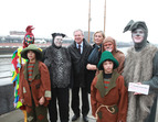 Der Bürgermeister trifft die Bremer Stadtmusikanten, dargestellt von der Theatergruppe des Theaters 62 Bremen (02.10.2010)