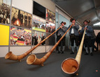 Hornbläser im Zelt der Bundesregierung auf der Ländermeile (02.10.2010)