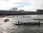 Vor dem Start: das Drachenbootrennen im Europahafen (03.10.2010)