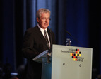 Bundesratspräsident Jens Böhrnsen bei seiner Rede anl. des Festakts zum Tag der Deutschen Einheit in der Bremen Arena am 3. Oktober 2010