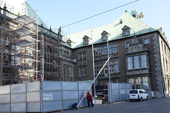 Ersazfahnenmasten am Grasmarkt aufgestellt