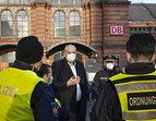 Im Gespräch mit Mitarbeiterinnen und Mitarbeitern der Polizei Bremen und dem Ordnungsamt Bremen