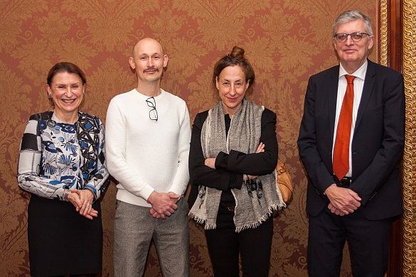 Nach der Verleihung des Bremer Literaturpreises (von links): Die Leiterin der Stadtbibliothek Bremen, Barbara Lison, Preisträger Matthias Senkel und Preisträgerin Judith Hermann sowie der Jury-Vorsitzende Dr. Lothar Müller.