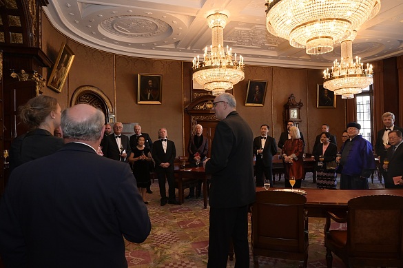 Bürgermeister Dr. Andreas Bovenschulte bei der Begrüßung der Diplomatinnen und Diplomaten.