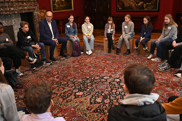 Im Gespräch mit Bürgermeister Andreas Bovenschulte: Die Schülerinnen und Schüler beim Zukunftstag 2024.