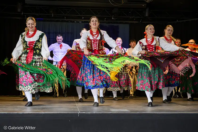B&uuml;hnenprogramm der Tanzgruppe FolkWir in der Kultur-Aula Ellener Hof