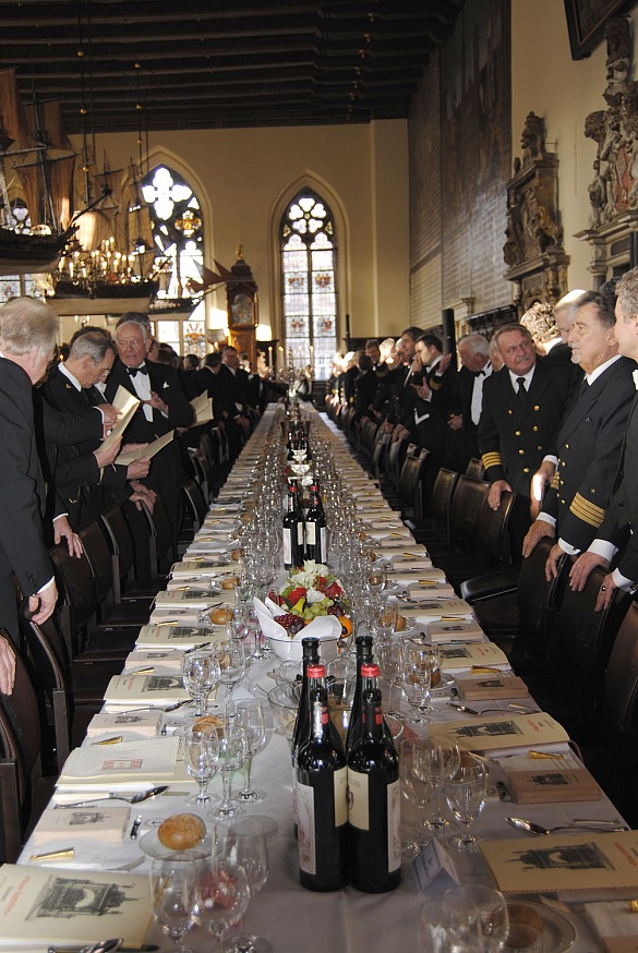 Blick auf die festliche Tafel in der Oberen Rathaushalle