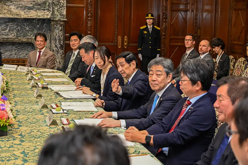 Der Pr&auml;sident des japanischen Oberhauses, Masakazu Sekiguchi, und seine Delegation.