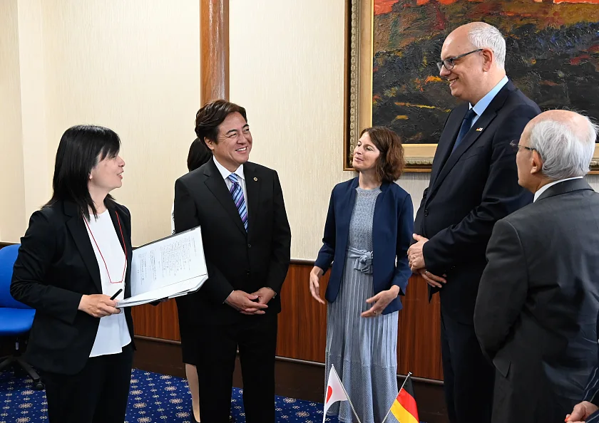 Bundesratspr&auml;sident Andreas Bovenschulte trifft den Vorsitzenden des Pr&auml;fekturparlaments von Osaka Koishi Nishino