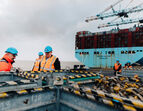 Andreas Bovenschulte am Containerterminal in Bremerhaven