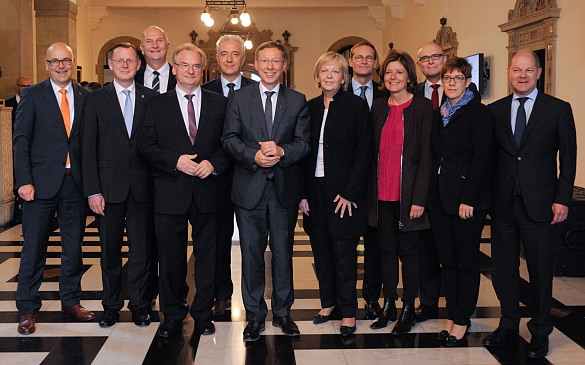 Gruppenfoto während der letzten Ministerpräsidentenkonferenz in Bremen