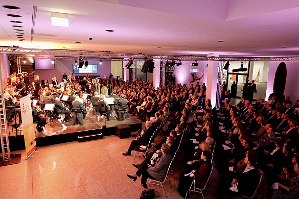 Das Publikum in der Neuen Nationalgalerie Berlin erlebte einen spannenden Abend.